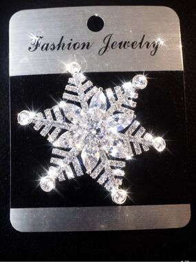 Fashion Jewelry Silver Clear Crystal Snowflake Brooch ❄️🩵❄️